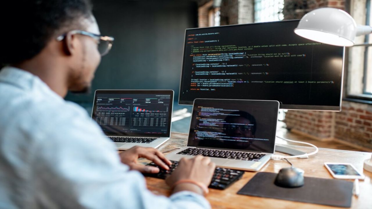 What does a web developer do?